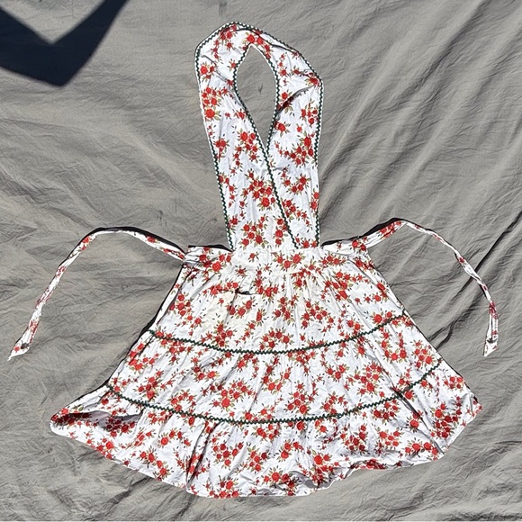 VINTAGE APRON Floral Cotton Bric-a-brac Over the Shoulders - Picture 1 of 9